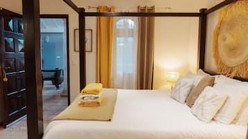 Double Room | 1 bedroom, in-room safe, desk, laptop workspace
