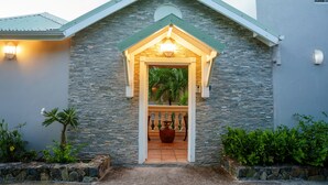 A stone building with a pitched roof and a welcoming entrance. - Villa Kapresse du 978 (Marigot)
