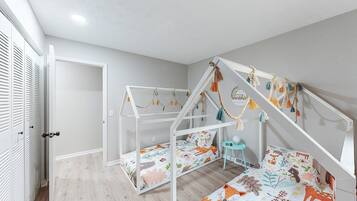 4 Schlafzimmer, Bügeleisen/Bügelbrett, Reisekinderbett, kostenloses WLAN