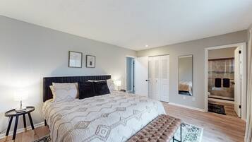 4 slaapkamers, een strijkplank/strijkijzer, reisbedje, gratis wifi