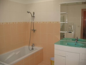 Bathroom - Cottage 6 people (MONTREAL)