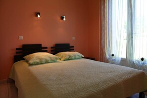 3 chambres, fer et planche à repasser, Wi-Fi gratuit