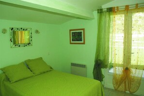 3 bedrooms, iron/ironing board, free WiFi