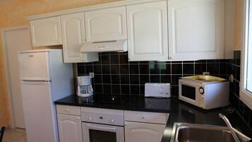 Refrigerador, microondas, horno y lavavajillas