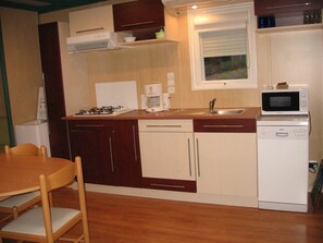 Fridge, microwave, oven, dishwasher - Chalet 3 people (MONTREAL)
