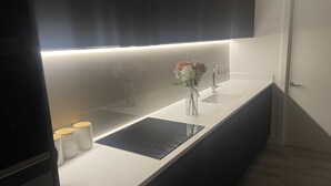 Private kitchen - Mannie Deluxe Luxury Apartment (Manchester)