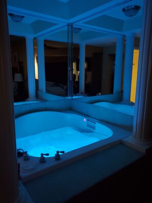 Hair dryer, towels, soap, toilet paper - Orlando Condo Right next to Disney.
luxury Resort  (Kissimmee)