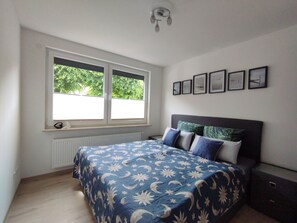 1 bedroom, free WiFi, bed sheets - Ruhige Apartment mit Terrasse im Zentrum Emdens (Emden)