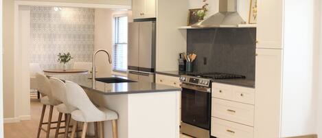 Mikrowelle, Ofen, Herdplatte, Geschirrspüler