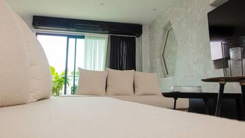 Superior Apartment, Accessible, Private Bathroom (Appartement Madrid) | Ruang Istirahat | 2 bar/ruang istirahat