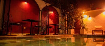 The Six Apparthotel