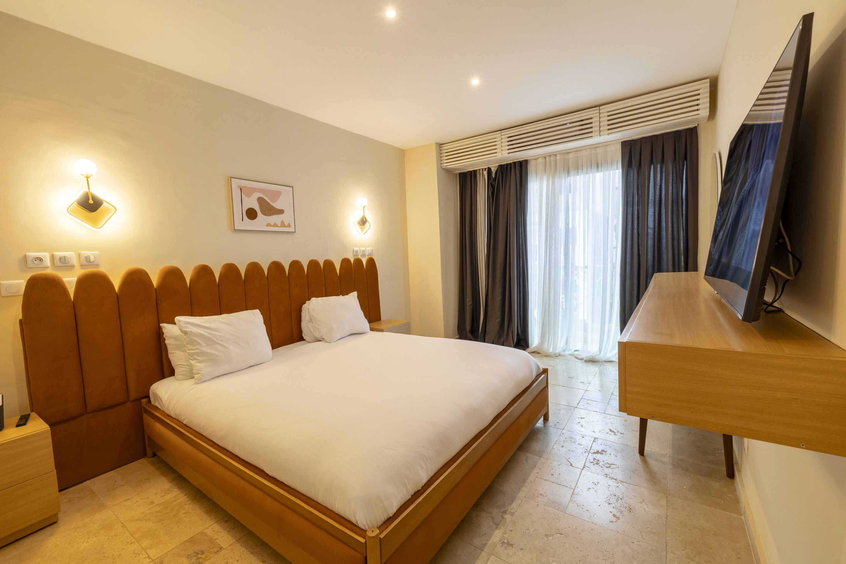 1 bedroom, Egyptian cotton sheets, premium bedding, memory-foam beds