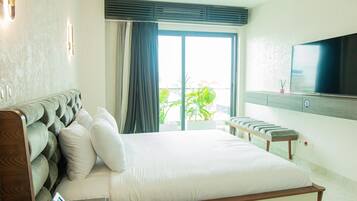 Superior Apartment, Accessible, Private Bathroom (Appartement Madrid) | 1 bedroom, Egyptian cotton sheets, premium bedding, memory-foam beds