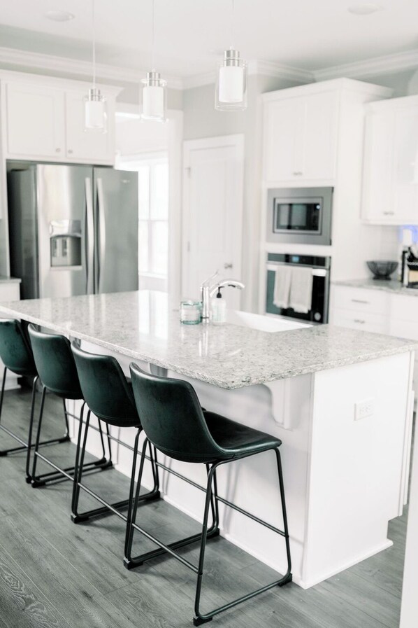 Fridge, microwave, oven, stovetop - Master's Tournament Rental 2026 (Evans)