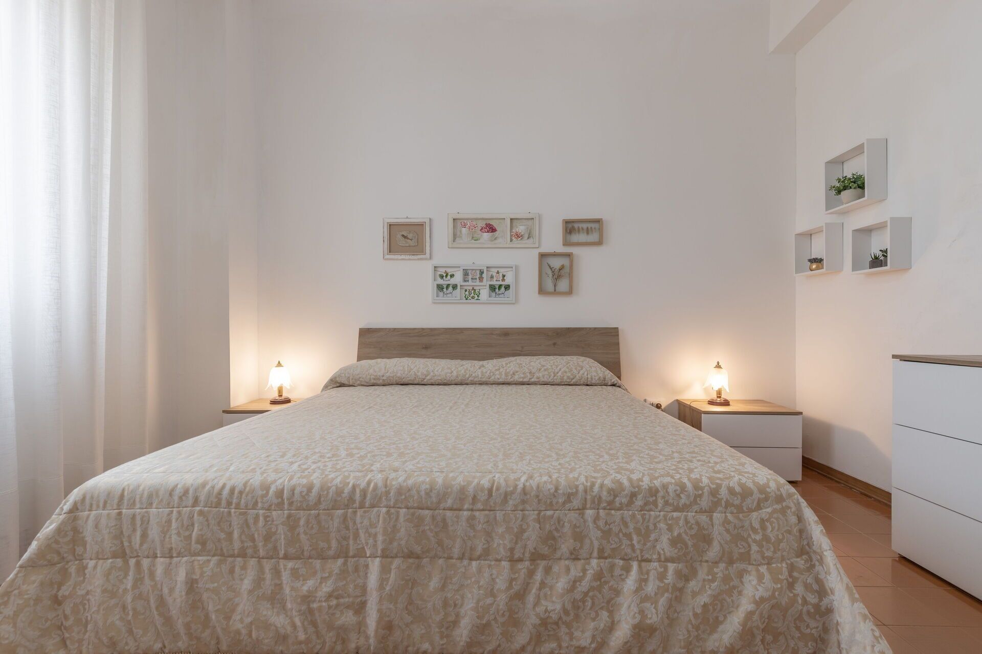 2 soverom, strykejern/-brett, reiseseng for barn og wi-fi (inkludert)