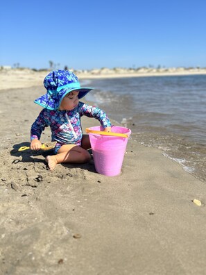 On the beach - Historic "Spanish Jewel" at HOLLYWOOD BEACH (Oxnard)