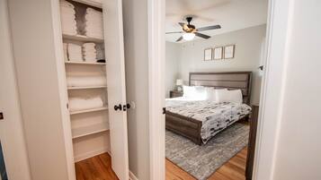 3 chambres, fer et planche à repasser, Wi-Fi gratuit, draps fournis