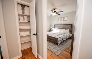 3 habitaciones, tabla de planchar con plancha y wifi gratis