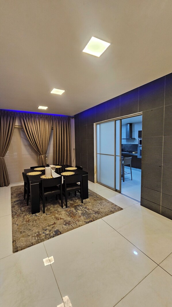 Dining - Luxury 3 bed apartment on Gerrard road in Ikoyi, Lagos. (Lagos)