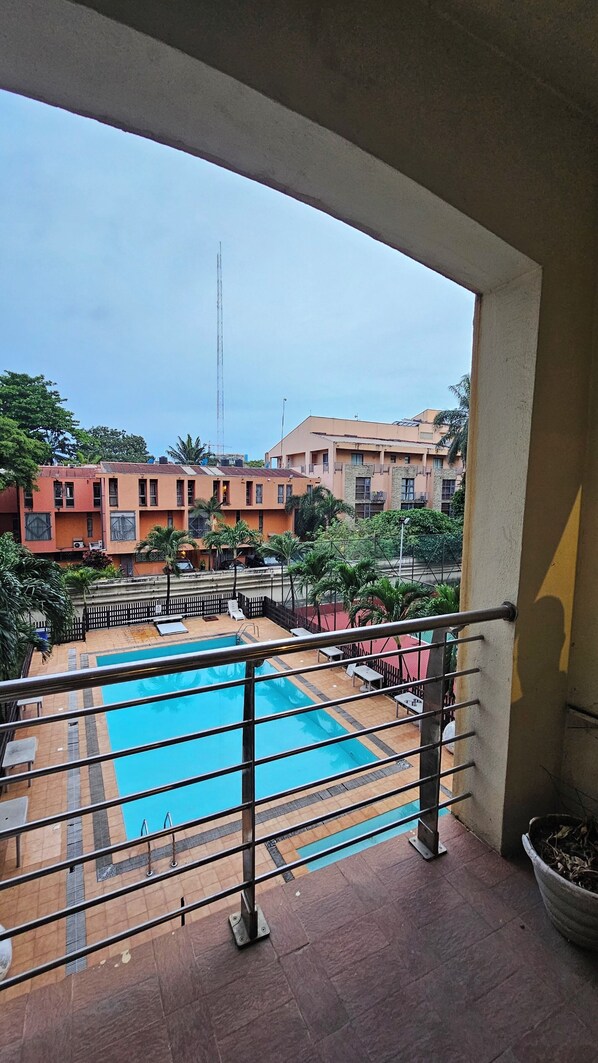 Property grounds - Luxury 3 bed apartment on Gerrard road in Ikoyi, Lagos. (Lagos)