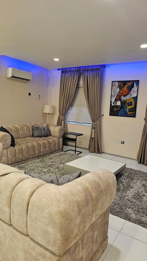 Living area - Luxury 3 bed apartment on Gerrard road in Ikoyi, Lagos. (Lagos)