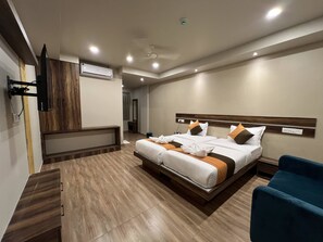 华丽客房 | 高档床上用品、客房内保险箱、办公桌、笔记本电脑工作区