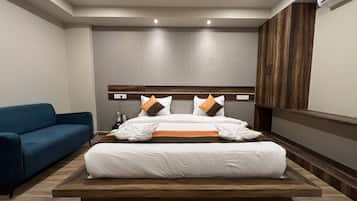 Deluxe Room | 1 bedroom, premium bedding, in-room safe, desk