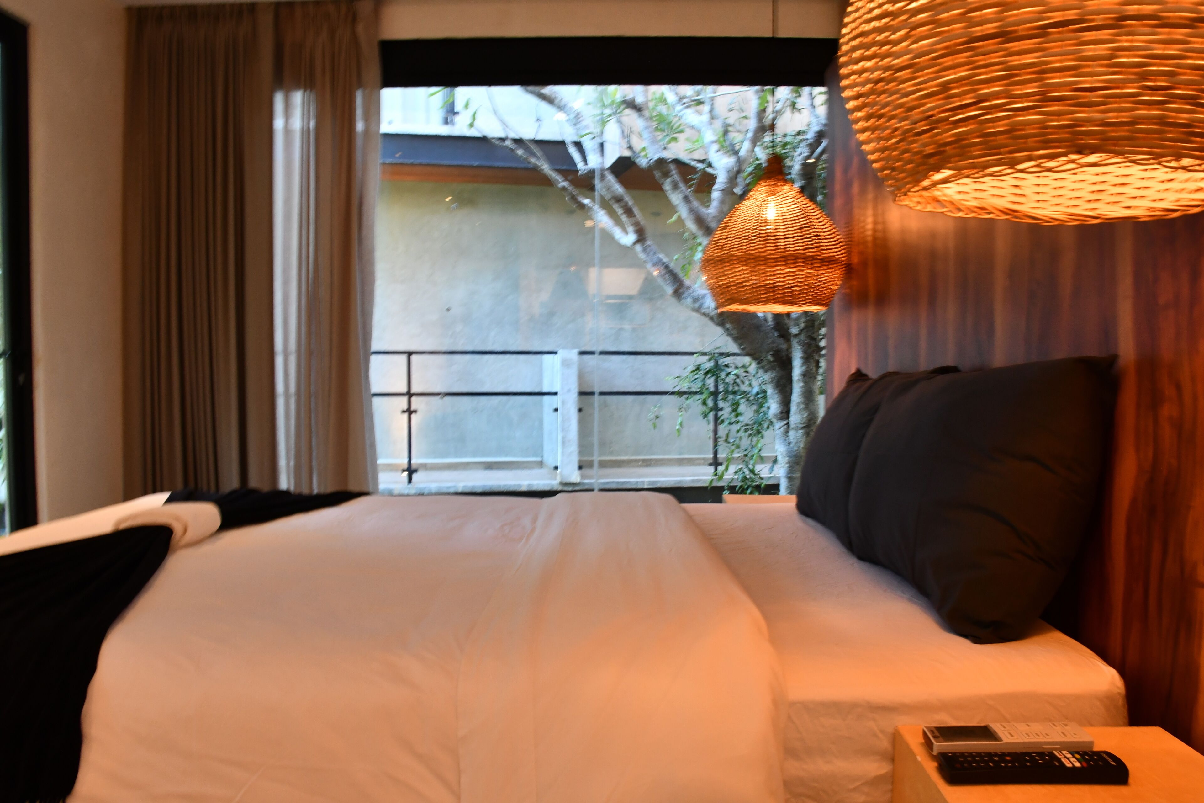 Deluxe Studio Suite, Kitchen | Iron/ironing board, free WiFi, bed sheets