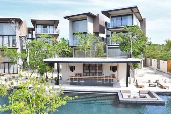 حمّام سباحة خارجي، مقاعد للتشمس