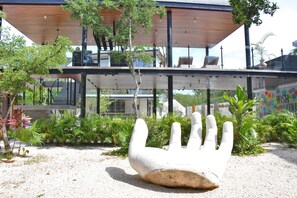 المنشأة من الخارج