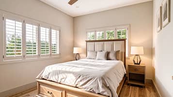 5 bedrooms, desk, iron/ironing board, travel crib