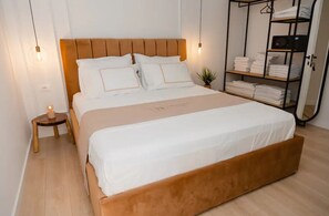Design Studio | 1 bedroom, in-room safe, blackout drapes, iron/ironing board