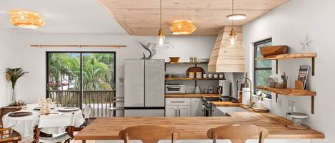 Refrigerador, horno, placa de cocina, lavavajillas