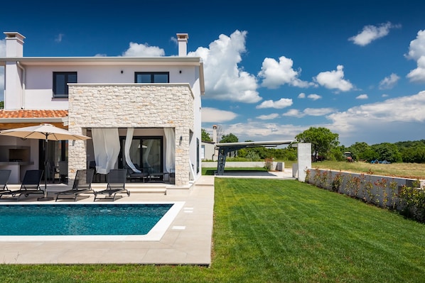 Outdoor pool, a heated pool