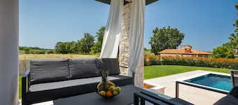 Wunderschöne Villa mit Schwimmbad, Grill, Wifi, Kostenloses Wlan