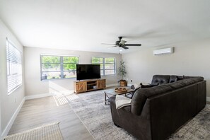 TV - Warren Ridge Retreat Heated Pool (Sarasota)