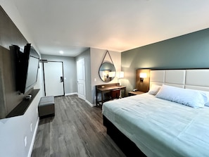 Schreibtisch, laptopgeeigneter Arbeitsplatz, kostenloses WLAN