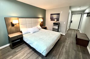 Classic Room, 1 King Bed | Desk, laptop workspace, free WiFi, bed sheets