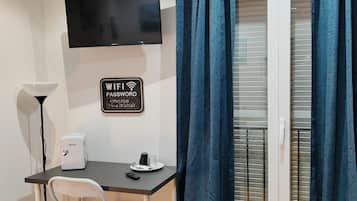 Habitación básica doble | Escritorio, wifi gratis, ropa de cama