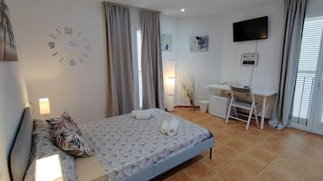 Habitación Confort doble | Escritorio, wifi gratis, ropa de cama
