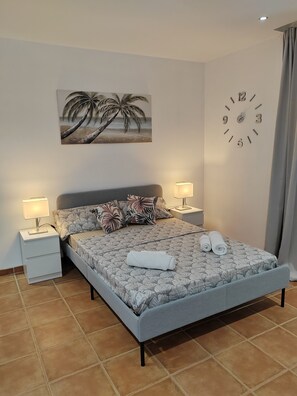 Comfort Double Room, 1 Double Bed | Desk, free WiFi, bed sheets - Las Salinas Mallorca Private Rooms (Ses Salines)