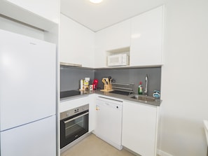 Frigorifero, microonde, forno, lavastoviglie