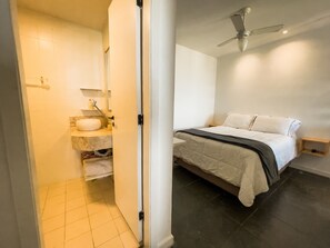 Hair dryer, towels, soap, shampoo - Apto Duplex - Barra da Tijuca - Vista 180° Mar e Pedra da Gávea Pet Friendly (Barra da Tijuca Rio de Janeiro)