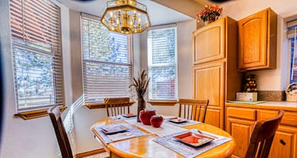 Private Basement by Outlet/Golf Course/East Lake