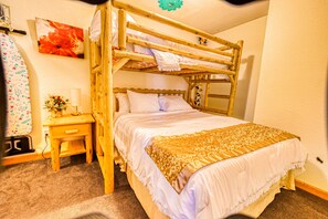 3 bedrooms, iron/ironing board, WiFi, bed sheets - Private Basement by Outlet/Golf Course/East Lake (Thornton)