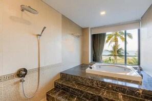 Miljøvennlige toalettsaker, hårføner, håndklær og såpe