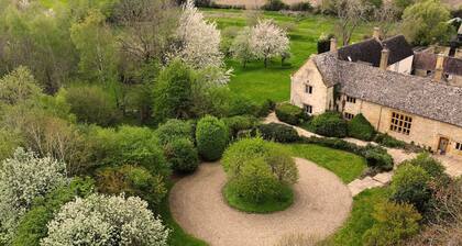 Foxholme Manor - Spacious manor with swimming pool and tennis court