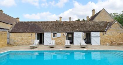 Foxholme Manor - Spacious manor with swimming pool and tennis court