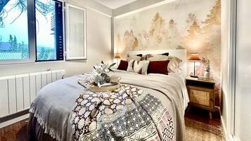 2 soverom, skrivebord, strykejern/-brett og wi-fi