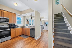 Fridge, microwave, oven, stovetop - Kiva Dunes Lodge Unit 601 (Gulf Shores)